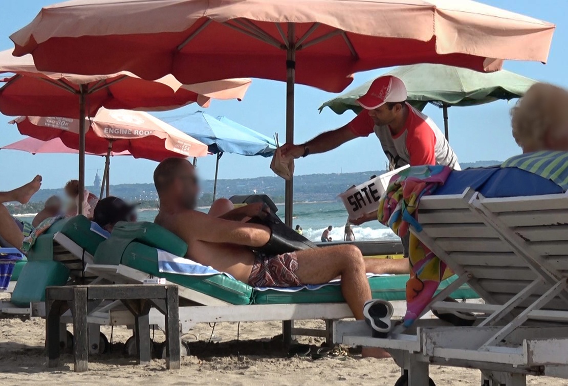 Australian tourists purchase dog meat ‘satay sticks’ on Bali’s beaches.